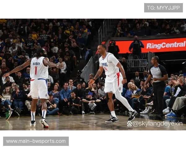 阿肯色大学阿克夫与托马斯后场组合 吸引防守关注表现亮眼