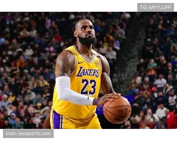 湖人主场大胜独行侠终结连败 詹姆斯贡献全面三双数据