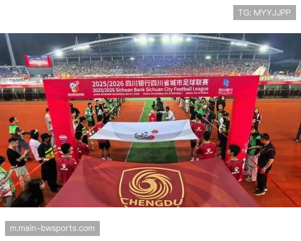 成都蓉城轻装上阵领跑积分榜，韦林顿带伤双响展现攻击火力